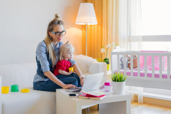 Can Stay-at-Home Moms Receive Alimony in Arizona