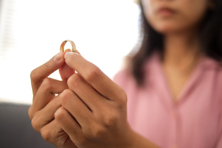 Peaceful & Collaborative Ways to Get Divorce Papers Signed