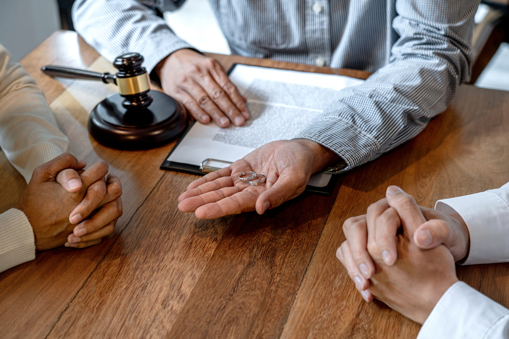 What Are the Pros and Cons of Contesting a Divorce?